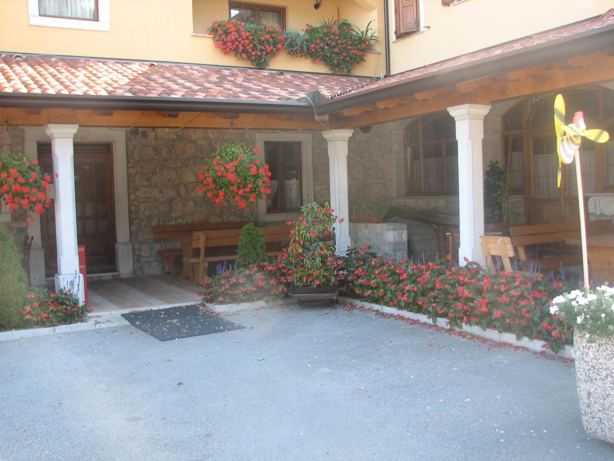 Guest House Pod Slavnikom Podgorje  Экстерьер фото